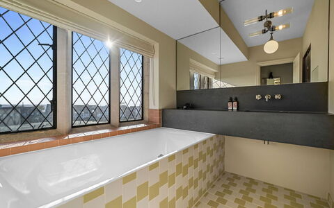 Arc Thorpeness: Parete, Pavimentazione, Interior Design, Vasca Da Bagno, Pavimento, Soffitto, Idraulico Fixture, Bagno, Piastrella, Idraulico