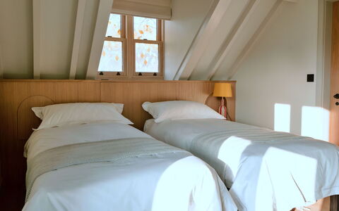 Arc Next-The-Sea: Letto, Mobilia, Camera Da Letto, Bedding, Lenzuolo, Interior Design, Legna, Pavimento, Pavimentazione, Biancheria