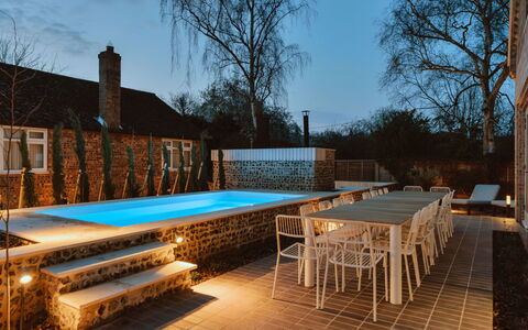 Arc Next-The-Sea: Piscina, Materiale Composito, Ricorrere, Mobili Da Esterno, Shade, Estate, Eco Hotel, Backyard, Brick, Calcestruzzo