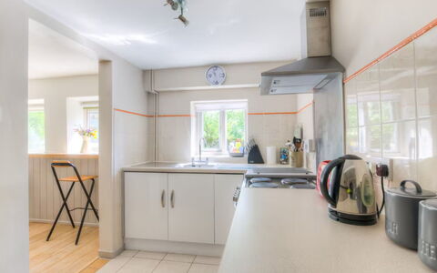Town End Barn: Cucina, Interior Design, Controsoffitto, Pavimentazione, Soffitto, Pavimento, Apparecchio Major, Cabinetry, Mobilia, Elettrodomestico Da Cucina