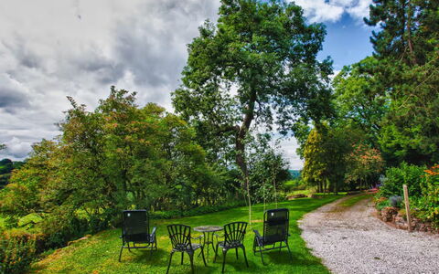 Town End Barn: Natura, Albero, Foglia, Ramo, Vegetazione, Paesaggio Naturale, Arbusto, Giardino, Paesaggio, Luce Del Sole