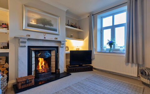Ingersley Cottage: Legna, Interior Design, Pavimentazione, Focolare, Pavimento, Mobilia, Soggiorno, Casa, Camera, Soffitto