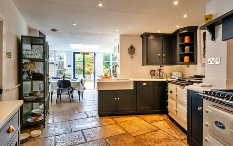 Morley House: Mobilia, Pavimentazione, Interior Design, Legna, Cabinetry, Pavimento, Cucina, Controsoffitto, Illuminazione, Casa