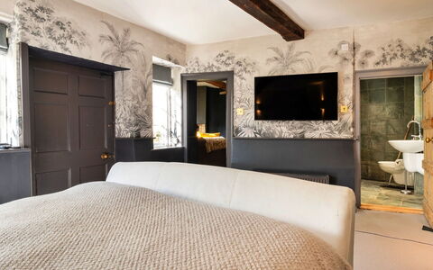 Morley House: Parete, Camera Da Letto, Interior Design, Legna, Lenzuolo, Letto, Mobilia, Bedding, Illuminazione, Pavimentazione