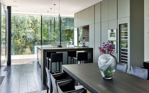 The Glass House at the Lakes by Yoo: Mobilia, Interior Design, Pavimentazione, Pavimento, Legna, Sedia, Cucina & Sala Da Pranzo Tavolo, Tavolo, Soffitto, Cucina