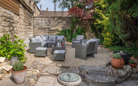Serenity: Mobilia, Mobili Da Esterno, Vaso Di Fiori, Tavolo Esterno, Sedia, Flagstone, Giardino, Pianta Della Casa, Terrazza