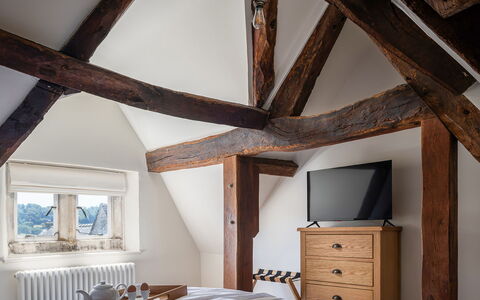 Serenity: Interior Design, Parete, Legna, Camera Da Letto, Soffitto, Pavimentazione, Letto, Pavimento, Camera, Mobilia