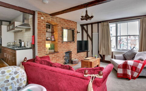 The Red House, Maldon: Mobilia, Casa, Appartamento, Brick, Divano, Soggiorno, Camino, Lampada