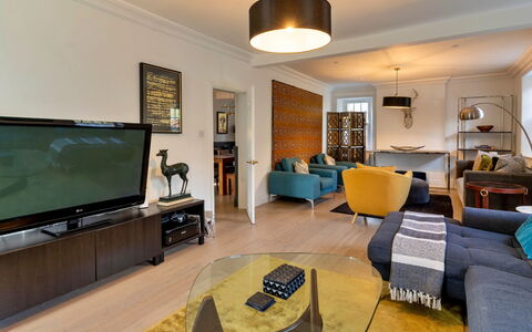 The Mount: Mobilia, Interior Design, Pavimentazione, Divano, Pavimento, Parete, Soggiorno, Camera, Tavolo, Legna