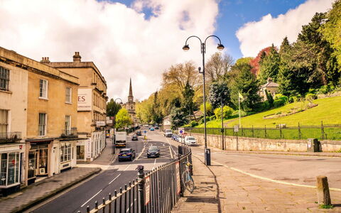 Bath 602: Albero, Manto Stradale, Città, Strada, Strada, Zona Residenziale, Spazio Pubblico, Quartiere, Strada Transitabile, Asfalto