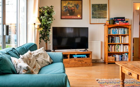 Cricketers' Cottage: Mobilia, Interior Design, Divano, Pavimentazione, Soggiorno, Camera, Pavimento, Legna, Illuminazione, Tessile