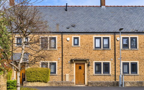 Hollies Cottage, Willow (2 Bed): Muratura, Brick, Finestra A Ghigliottina, Camino, Casa Storica, Ospizio