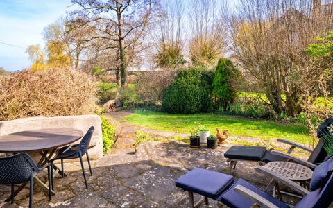 Mill Barn by the Stream: Mobilia, Mobili Da Esterno, Arbusto, Giardino, Sedia, Groundcover, Tavolo Esterno, Luce Del Sole, Shade, Landscaping