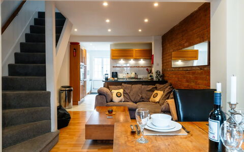 Three Storeys in Newent: Mobilia, Interior Design, Pavimentazione, Divano, Pavimento, Parete, Legna, Camera, Soffitto, Soggiorno