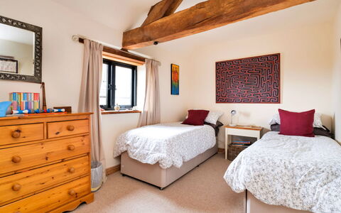 New Lodge Granary: Mobilia, Letto, Camera Da Letto, Interior Design, Bedding, Legna, Lenzuolo, Camera, Pavimento, Biancheria