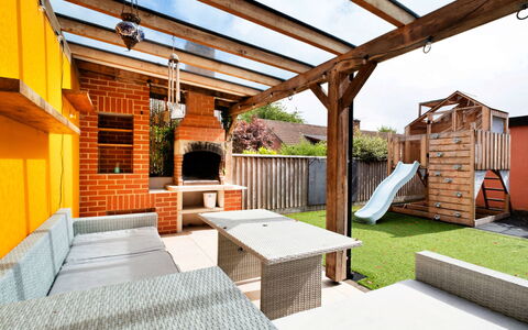 Elizabeth House: Legna, Mobilia, Giardino, Mobili Da Esterno, Backyard, Shade, Color Legno, Terrazza, Sedia, Cortile