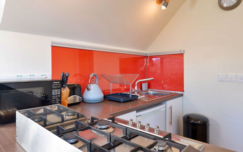 Canal Central: Cucina, Controsoffitto, Elettrodomestico Da Cucina, Apparecchio Major, Interior Design, Cucina Stufa, Soffitto, Cabinetry, Pavimentazione, Stufa