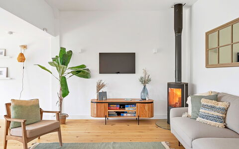 Firethorn: Mobilia, Interior Design, Pavimentazione, Parete, Legna, Soggiorno, Pavimento, Casa, Illuminazione, Camera