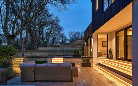 Orchard Rise: Casa, Architettura, Facciata, Zona Residenziale, Porta, Raccordo, Estate, Villetta, Portico, Le Scale