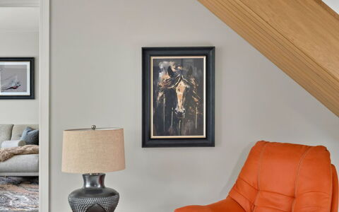 Orchard Rise: Mobilia, Pavimentazione, Interior Design, Pavimento, Legna, Pavimento In Legno, Soggiorno, Sedia, Marrone, Camera