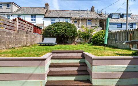 Bude Bolthole: Legna, Materiale Composito, Giardino, Plank, Latifoglie, Backyard, Color Legno, Raccordo, Cortile, Le Scale