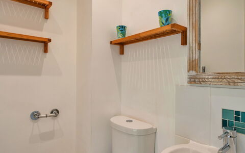 Bude, Upper Deck: Interior Design, Idraulico Fixture, Bagno, Pavimentazione, Pavimento, Idraulico, Rubinetto, Camera, Piastrella, Color Legno