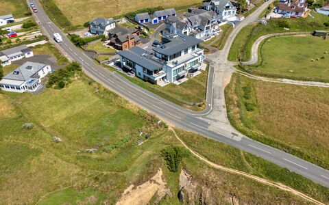 Perrantide: Zona Residenziale, Casa, Paesaggio, Casa, Lotto, Plain, Sobborgo, Insediamento Umano, Fotografia Aerea, Costa