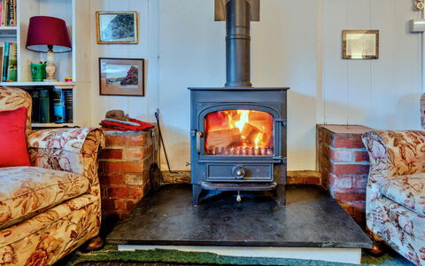 Millook Water: Focolare, Mobilia, Stufa A Legna, Camino, Camino, Soggiorno, Brick, Calore, Massoneria Forno