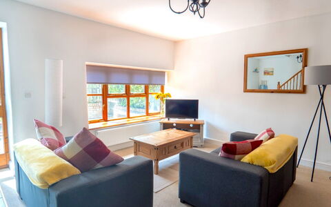 Rosemary Cottage at Widemouth Bay: Mobilia, Interior Design, Parete, Pavimentazione, Divano, Legna, Camera, Soffitto, Pavimento, Soggiorno