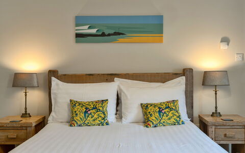 Gwelmor: Mobilia, Letto, Legna, Camera Da Letto, Interior Design, Bedding, Lancia Cuscino, Biancheria, Lenzuolo, Cuscino