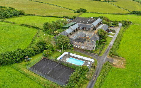 Barn, Quinceborough Farm: Estate, Piscina, Visione Globale, Ricorrere, Prato, Villa, Landscaping, Fotografia Aerea, Cortile, Hotel