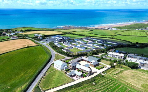 Fields Barn at Widemouth Bay: Visione Globale, Fotografia Aerea, Paesaggio, Zona Residenziale, Plain, Lotto, Campo, Sobborgo, Mare, Estate