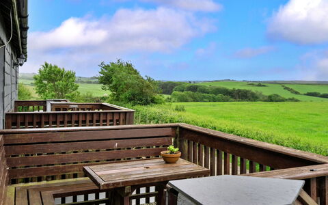 Mucklow, Quinceborough Farm: Legna, Mobilia, Color Legno, Latifoglie, Mobili Da Esterno, Prateria, Ranch, Recinzione, Balcone, Agriturismo