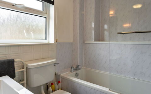 Mucklow, Quinceborough Farm: Vasca Da Bagno, Bagno, Idraulico Fixture, Interior Design, Pavimento, Idraulico, Pavimentazione, Rubinetto, Piastrella, Camera
