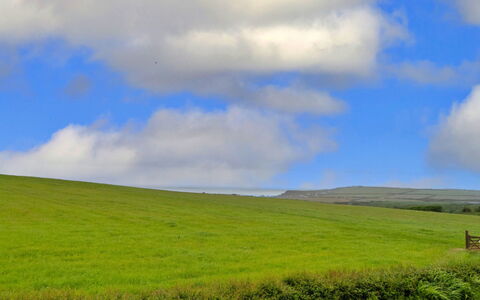 Mucklow, Quinceborough Farm: Blu, Cielo, Verde, Giorno, Nube, Erba, Pascolo, Ambiente Naturale, Paesaggio Naturale, Plain