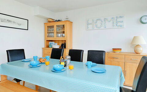 Lansdowne: Mobilia, Pavimentazione, Interior Design, Legna, Pavimento, Tavolo, Sedia, Cucina & Sala Da Pranzo Tavolo, Camera, Sala Da Pranzo