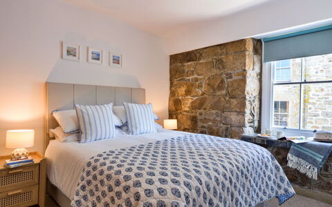 St. Ives 636: Mobilia, Interior Design, Letto, Camera Da Letto, Pavimentazione, Biancheria, Bedding, Pavimento, Soffitto, Camera