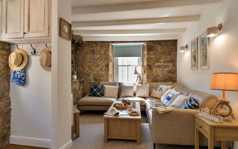 St. Ives 636: Mobilia, Interior Design, Pavimentazione, Divano, Legna, Pavimento, Soffitto, Camera, Soggiorno, Casa