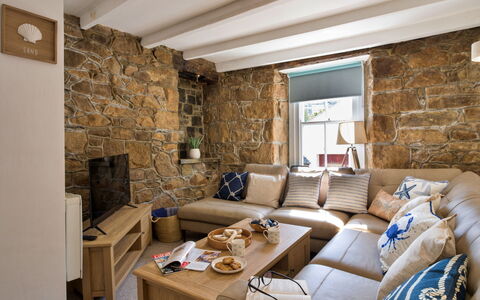 St. Ives 636: Mobilia, Pavimentazione, Interior Design, Divano, Pavimento, Camera, Soggiorno, Casa, Soffitto