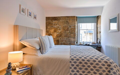 St. Ives 636: Mobilia, Interior Design, Letto, Camera Da Letto, Bedding, Parete, Lenzuolo, Pavimentazione, Pavimento, Biancheria