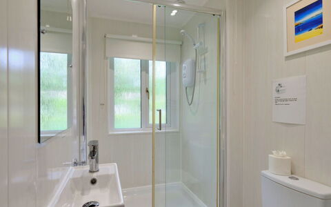 St. Ives 637: Bagno, Idraulico Fixture, Interior Design, Lavandino Del Bagno, Pavimentazione, Idraulico, Pavimento, Doccia, Rubinetto, Lavello