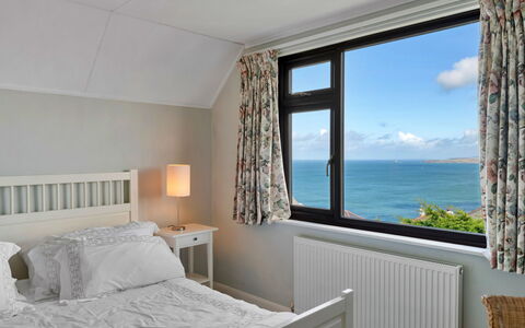 Michel: Mobilia, Interior Design, Camera Da Letto, Letto, Pavimento, Camera, Bedding, Mare, Biancheria