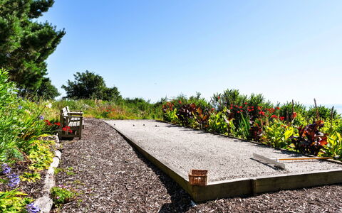 The Old Vicarage: Arbusto, Giardino, Groundcover, Passerella, Landscaping, Driveway, Trail, Giardino Botanico