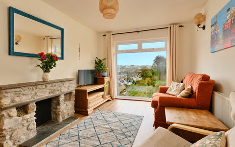 Looe Valley View: Mobilia, Interior Design, Pavimentazione, Legna, Pavimento, Camera, Divano, Soggiorno, Soffitto, Tavolo
