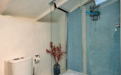 Spray Barn: Bagno, Idraulico Fixture, Parete, Interior Design, Rubinetto, Lavello, Pavimentazione, Pavimento, Idraulico, Lavandino Del Bagno