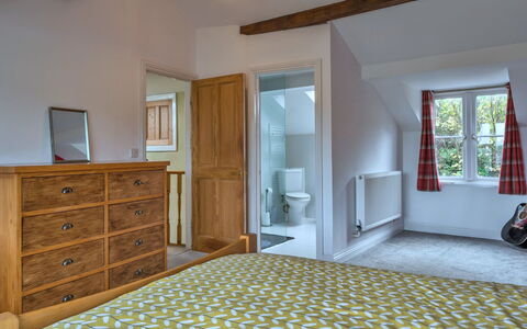 High Cross House: Mobilia, Interior Design, Letto, Pavimentazione, Parete, Camera Da Letto, Pavimento, Legna, Camera, Soffitto