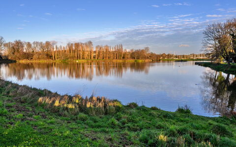Lake View: Cielo, Blu, Acqua, Risorse Idriche, Verde, Corpo D'Acqua, Natura, Paesaggio Naturale, Ambiente Naturale, Waterway