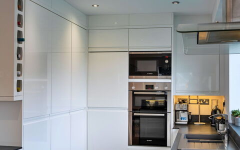 Lake View: Elettrodomestico Da Cucina, Cucina, Apparecchio Major, Interior Design, Cabinetry, Pavimentazione, Legna, Controsoffitto, Elettrodomestico, Soffitto