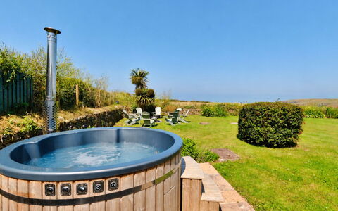 The Coast House: Tempo Libero, Piscina, Ricorrere, Landscaping, Cortile, Eco Hotel, Vasca Idromassaggio, Mobili Da Esterno