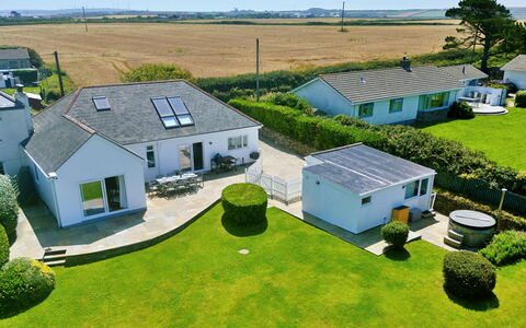 The Coast House: Lotto, Prato, Estate, Villetta, Landscaping, Giardino, Cortile, Design, Villa, Fotografia Aerea